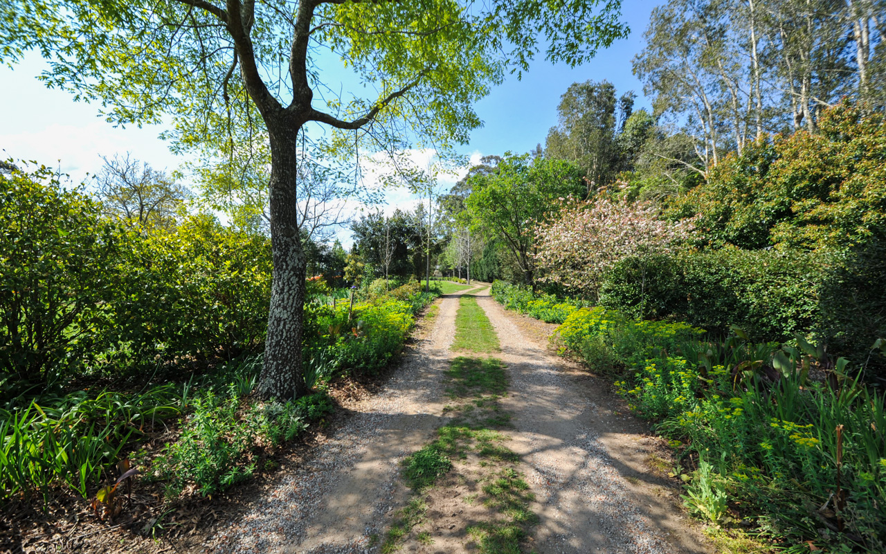 Hire this English Garden for filmmaking or photoshoot productions in